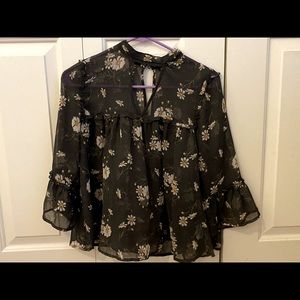 BEAUTIFUL FLOWY FLORAL TOP!! 🌸🌼